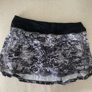 Black and white lululemon tennis skirt